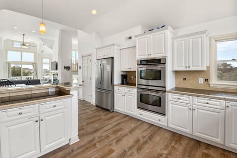 PI07: Island Breeze | Top Level Kitchen