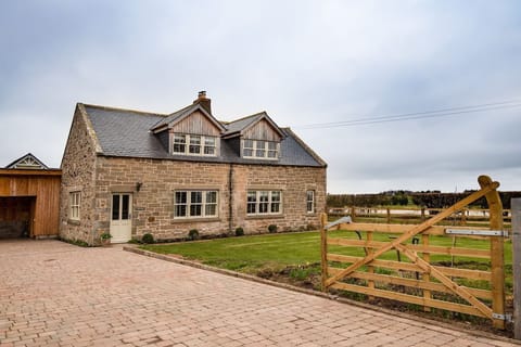 Goose Cottage - exterior view of the property showing its beautiful original stonework