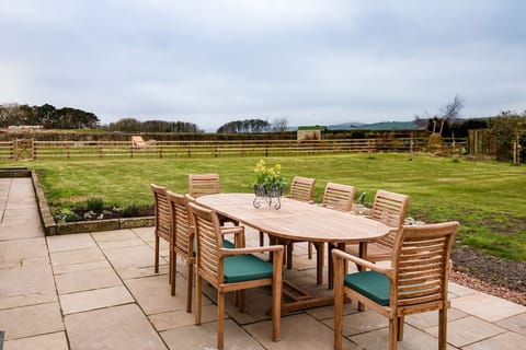 Goose Cottage - patio area within the large enclosed garden