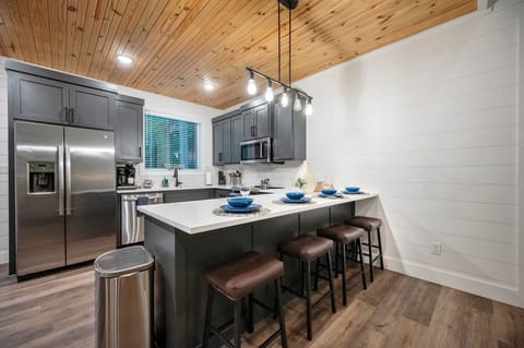 Cook, dine and enjoy time together, whether it’s a quick breakfast or a homemade dinner.