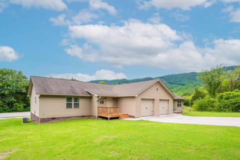 TN Delight 4 on the left and TN Delight 6 on the right - large garage between to ensure privacy for both units