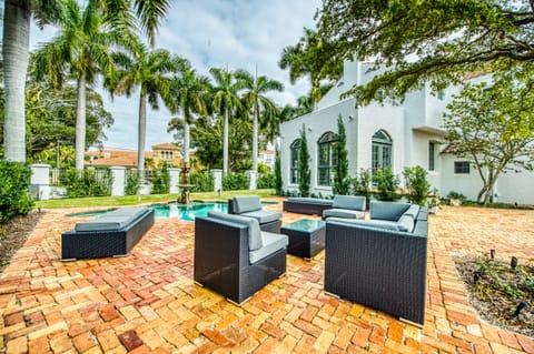 Private Pool and Lounge - John Ringling House - Lido Key Vacations