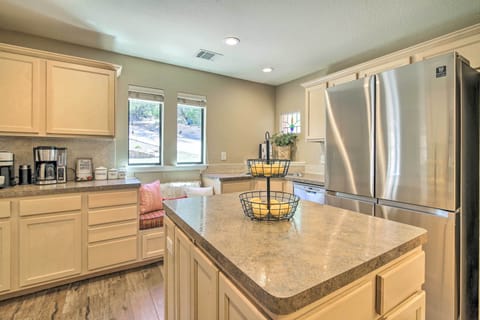 Kitchen | Cooking Basics | Coffee Maker | Paper Towels/Trash Bags Provided