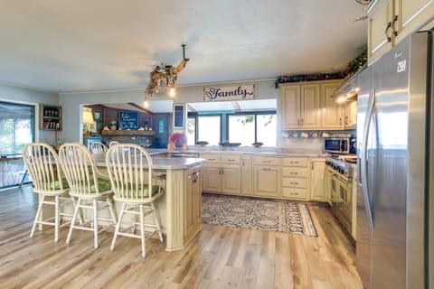 Kitchen | Main Level | Dishwasher | Coffee Maker | Spices