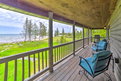 Manistique Vacation Rental | 3BR | 2BA | 4 Stairs to Access | 1,088 Sq Ft