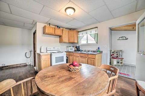 Dining Room | Dishware/Flatware Provided