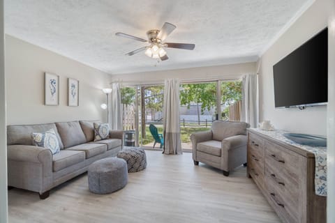 Living room with sleeper sofa- queen