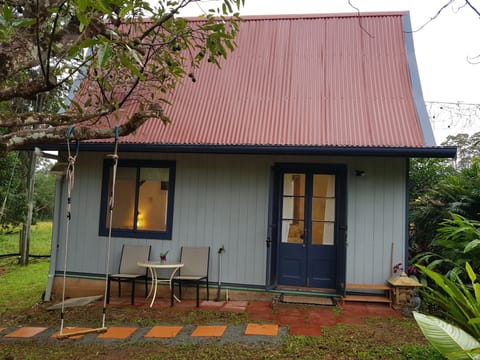Birdsong "swiss style" cabin with large avocado tree & swing at your doorstep. 