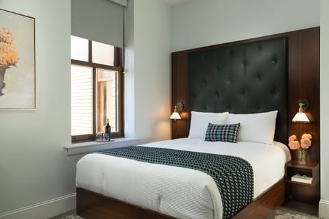 Liberty-Trust-Rooms-PetiteQueen-1