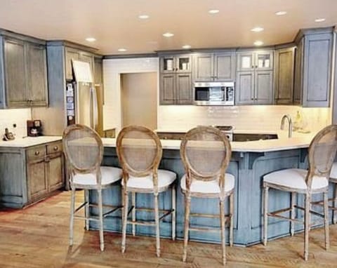 Kitchen two tier counter seats 6