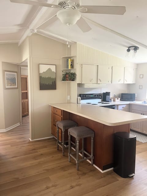 Fully Equipped Kitchen with Electric Oven, Microwave, Fridge and Keurig Coffee