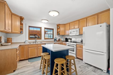 6-seater Breakfast Bar