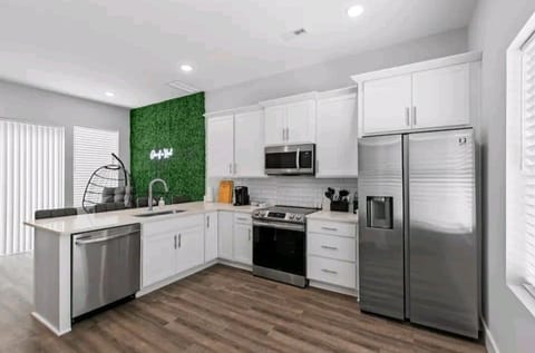 FULLY FUNCTIONAL KITCHEN