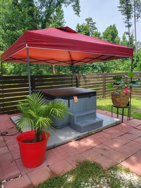 Kick back in the hot tub. Gated back yard, nothing but privacy and relaxation. 