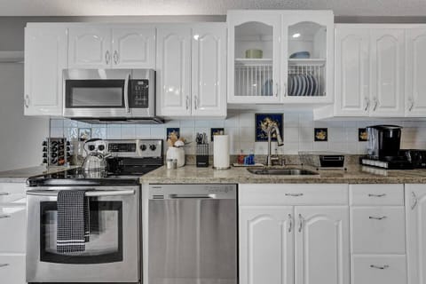 Fully stocked kitchen — because vacation mornings need pancakes