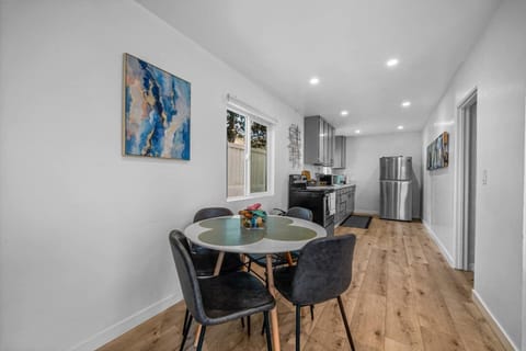 Dine in and enjoy a meal together at the dining table with a view to the living room TV and the cook.