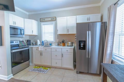 This cozy kitchen should suit your needs well.
