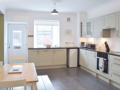 Kitchen/diner | Dairy Cottage - Maybole Cottages, Maybole