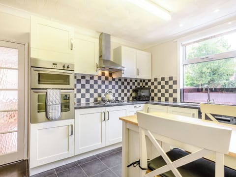Kitchen | Manager&rsquo;s Cottage, Loddon