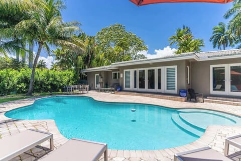 Escape to your own private tropical oasis featuring a sparkling pool and lush palm trees. 🌴☀️
