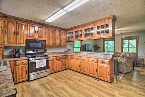 Kitchen | Cooking Basics | Dishware & Flatware | Toaster