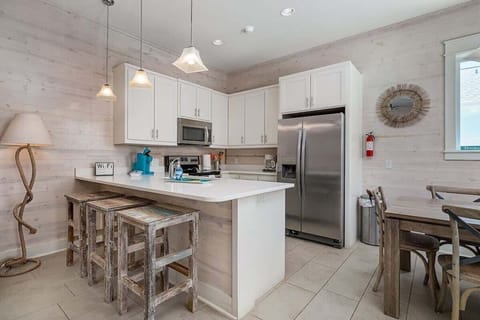 Another look at the fully equipped, stylish and modern kitchen. 