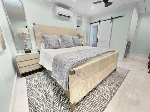 Winston at Rosemary Flat | King Bed | Sleeps 2