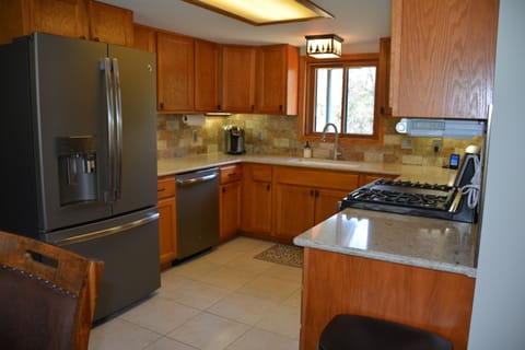 Fully equipt kitchen with high end appliances, Keurig coffee pot, toaster