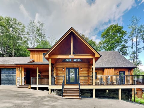 Welcome to Honey Bear Hideaway!