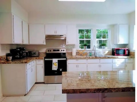 Nice and simple, fully stocked kitchen for guests.