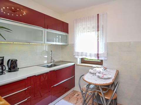 Cabinetry, Property, Furniture, Countertop, Tap, Table, Wood, Sink, Kitchen, Interior Design