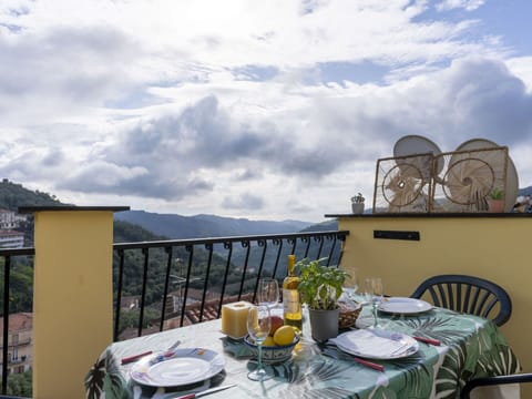 Cloud, Sky, Table, Tableware, Furniture, Property, Building, Plant, Chair, Flowerpot