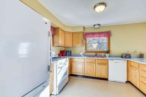 Kitchen | Dishwasher | Coffee Maker