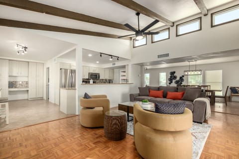 open floor plan- kitchen & cozy living room w/ ample seating + Smart TV
