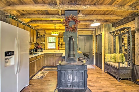 Kitchen Area | Cooking Basics | Paper Towels/Trash Bags Provided | Blender