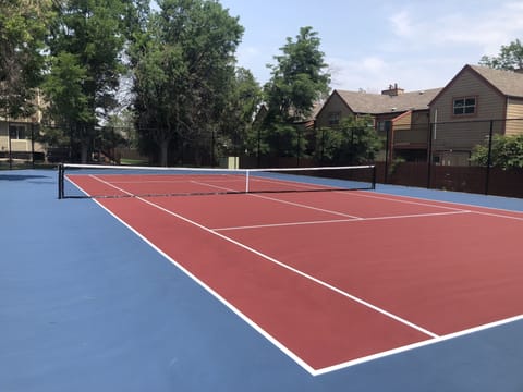 The Winds 11 tennis courts are across the street