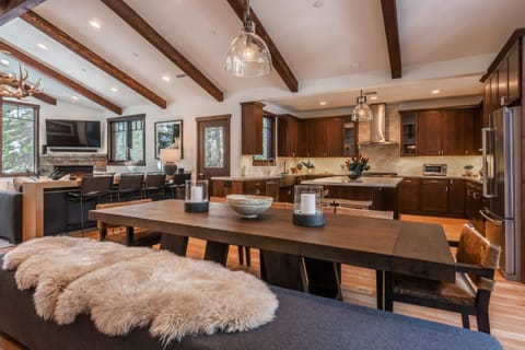 Indoors, Home Decor, Kitchen, Microwave, Hardwood