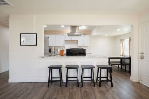 Fully equipped open kitchen with counter-top.