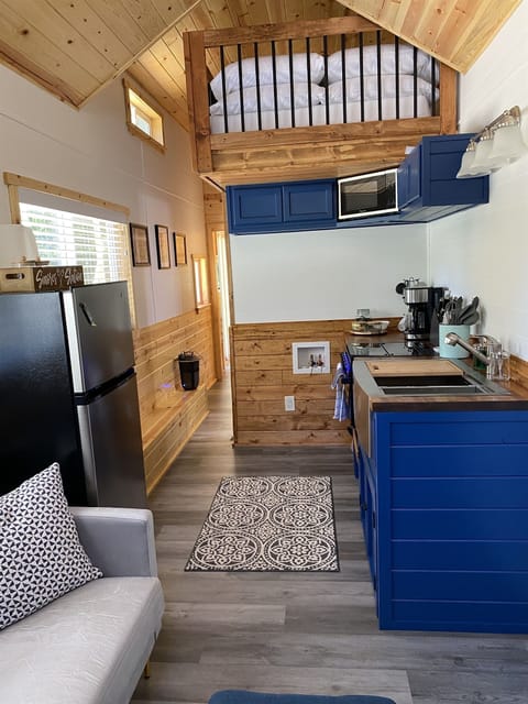 Well stocked kitchen with all the essentials and then some!