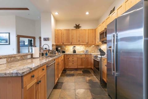 3001 Northstar Dr Unit 103-print-011-017-Kitchen-3360x2240-300dpi