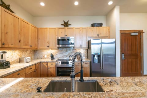 3001 Northstar Dr Unit 103-print-012-016-Kitchen-3360x2240-300dpi