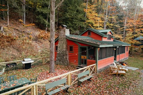 Fenced-in sideyard with BBQ grill, dining table, and firepit