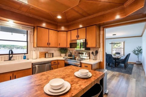 The large kitchen island and open concept kitchen make is perfect for hosting your favorite guests