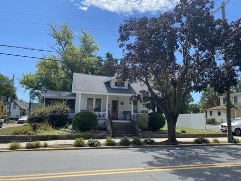 Front of house facing Savannah Road