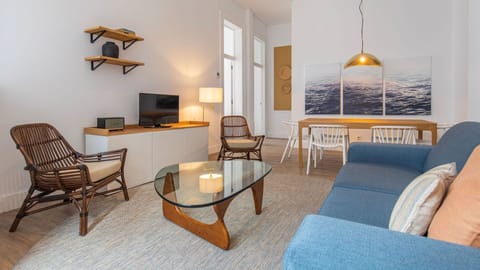 In this living area, you can listen to some music or watch your favourite shows whether you are having your meal or simply relaxing  #lovely #relax #portugal #pt #lisbon
