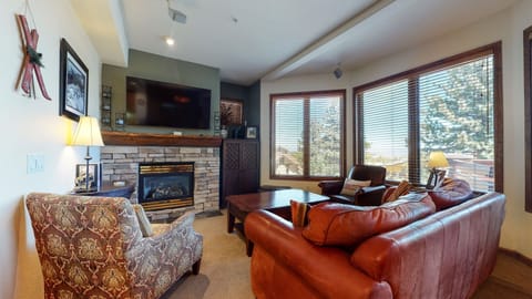 Living Room, Indoors, Room, Couch, Furniture