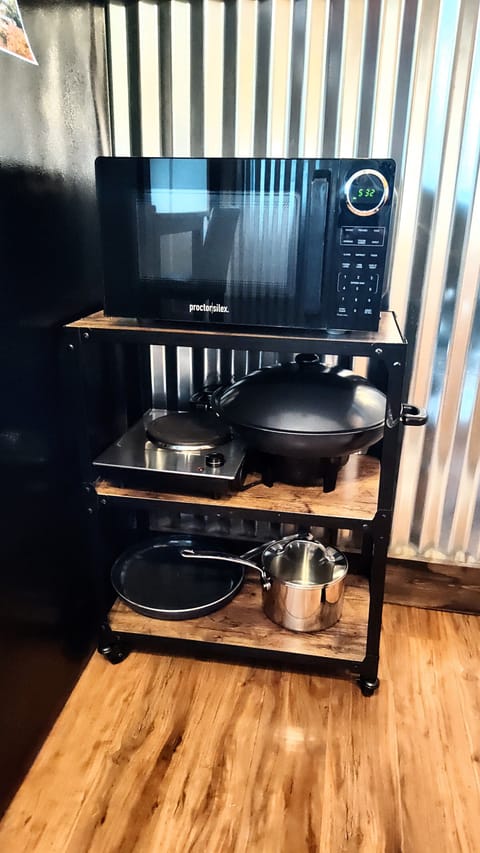 Microwave, Wok, Single Burner Portable Stove, Pot,  Frying pan
