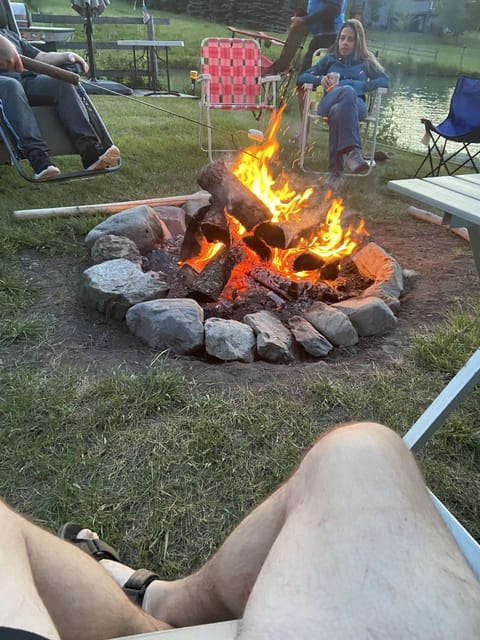 fire pit ( bring your own firewood ) check to see if outdoor fires are allowed