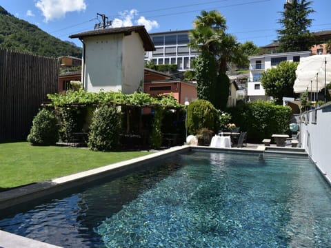 Water, Plant, Property, Sky, Daytime, Building, Blue, Cloud, Azure, Lighting