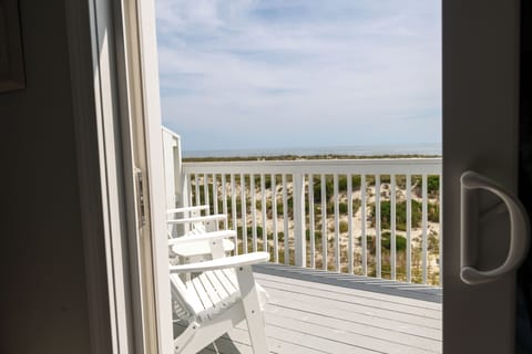 Rise and shine with a scenic sunrise 180-degree views overlooking the ocean from the 3rd-floor.
